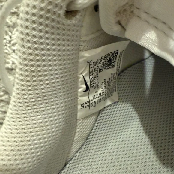 Women’s Nike Air Force 1’s - Size 5.5 - Picture 2 of 2